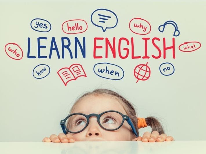علم طفلك اللغة الإنجليزية من أفضل المصادر المجانية